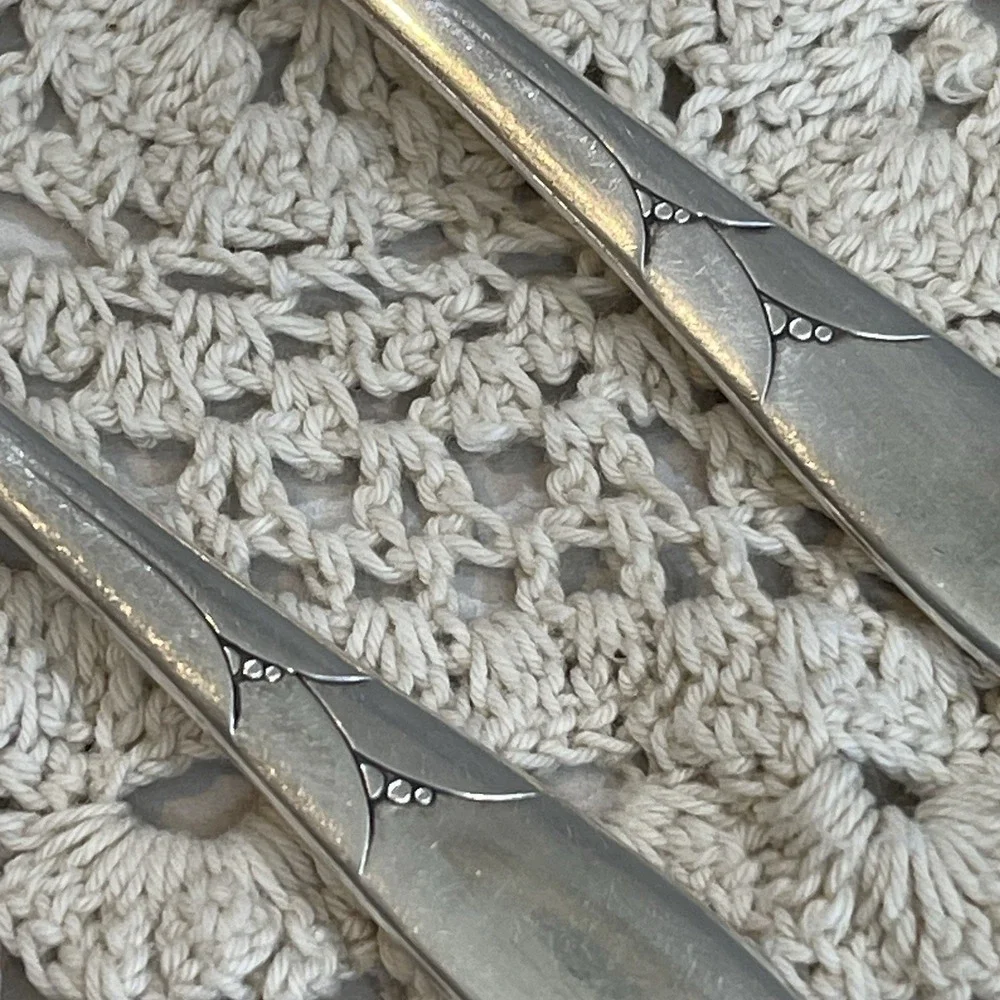 Oneida Community Lady Hamilton Silverplate Teaspoons 1932 Vintage Spoon Lot Of 2